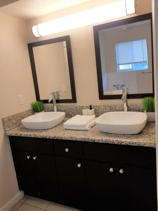 4 Bedrooms & 2.5 Bathrooms In La Los Angeles Luaran gambar