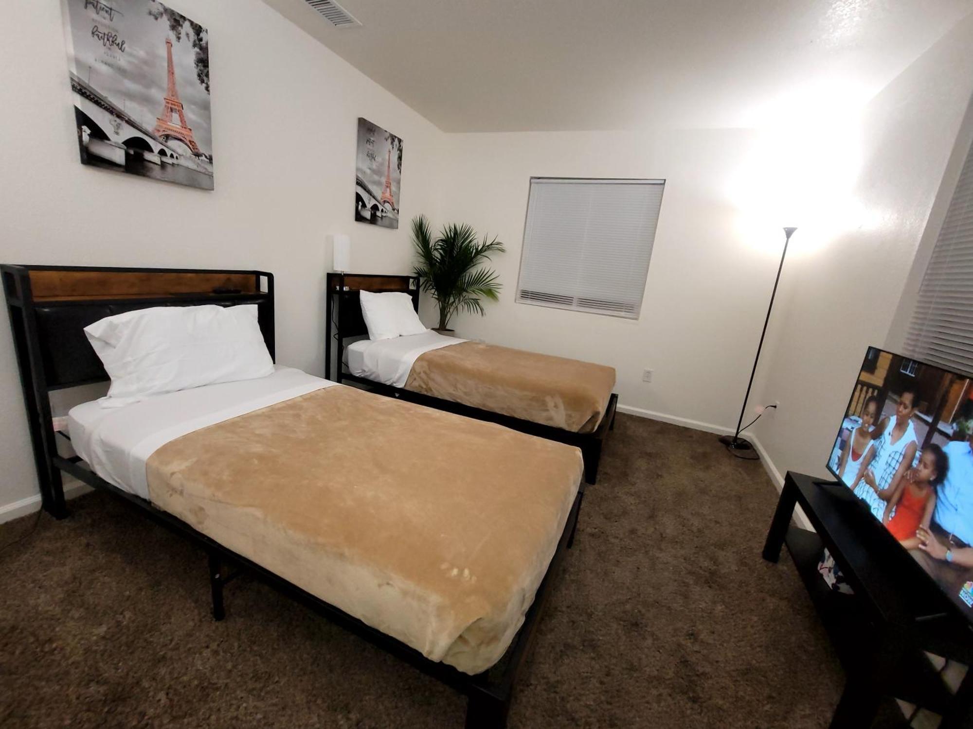 4 Bedrooms & 2.5 Bathrooms In La Los Angeles Luaran gambar