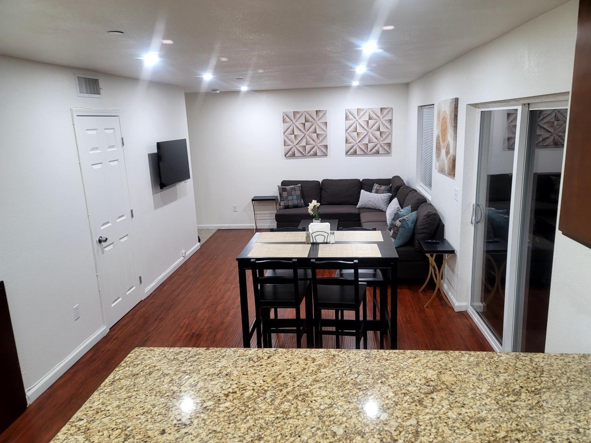 4 Bedrooms & 2.5 Bathrooms In La Los Angeles Luaran gambar